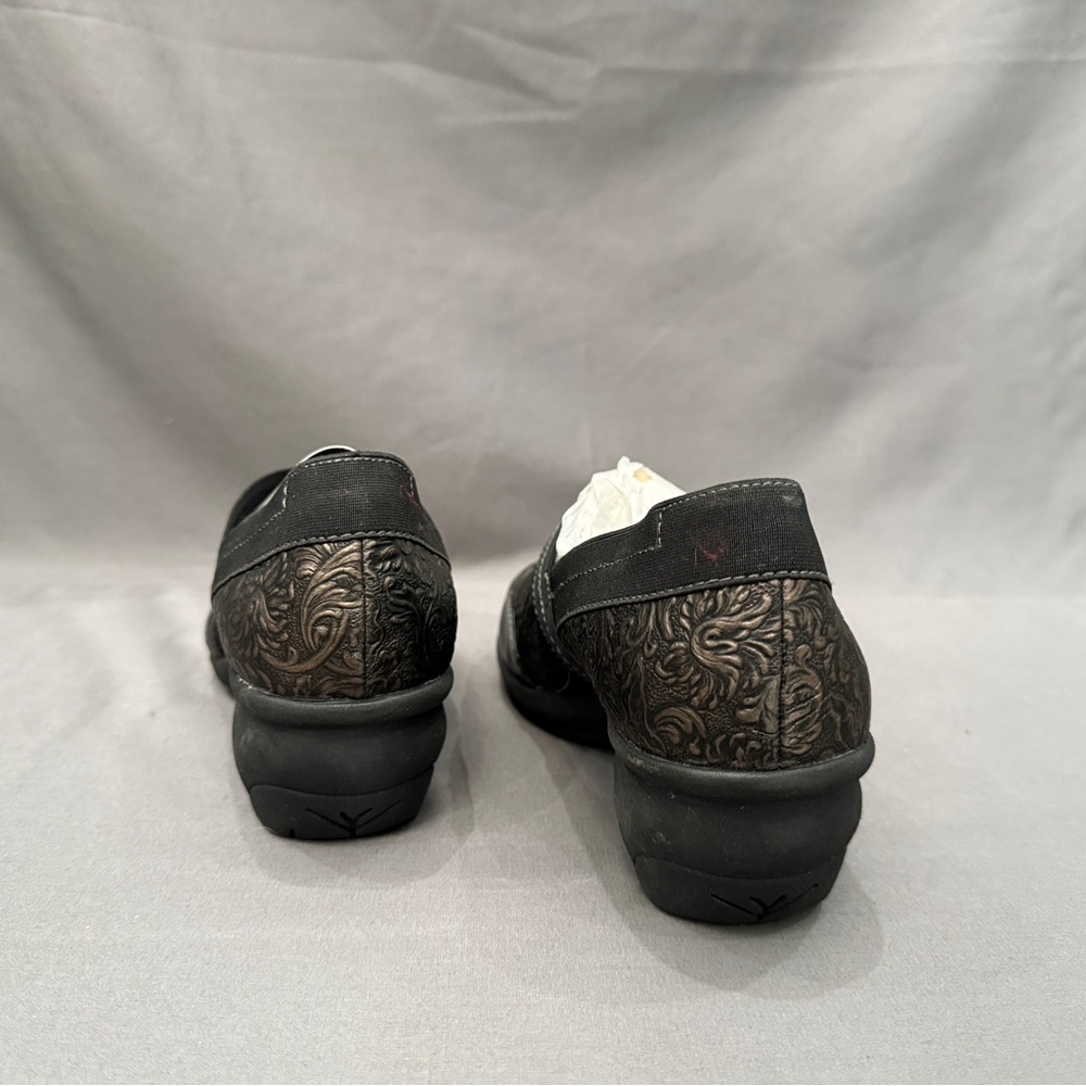 White Mountain Black Patterned Mules - image 3